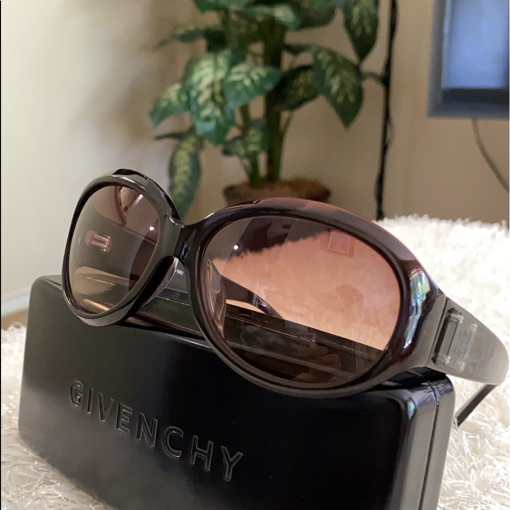 Authentic Givenchy sunglasses - Picture 2 of 8
